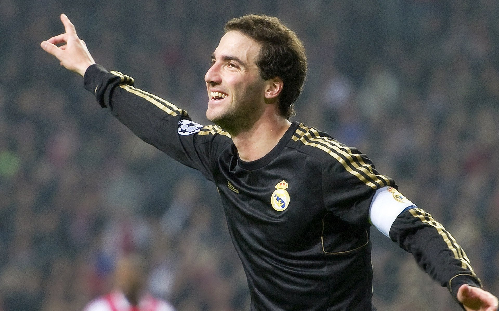 范戴克统治攻防两端,马德里竞技带走秘鲁新星的战略布局