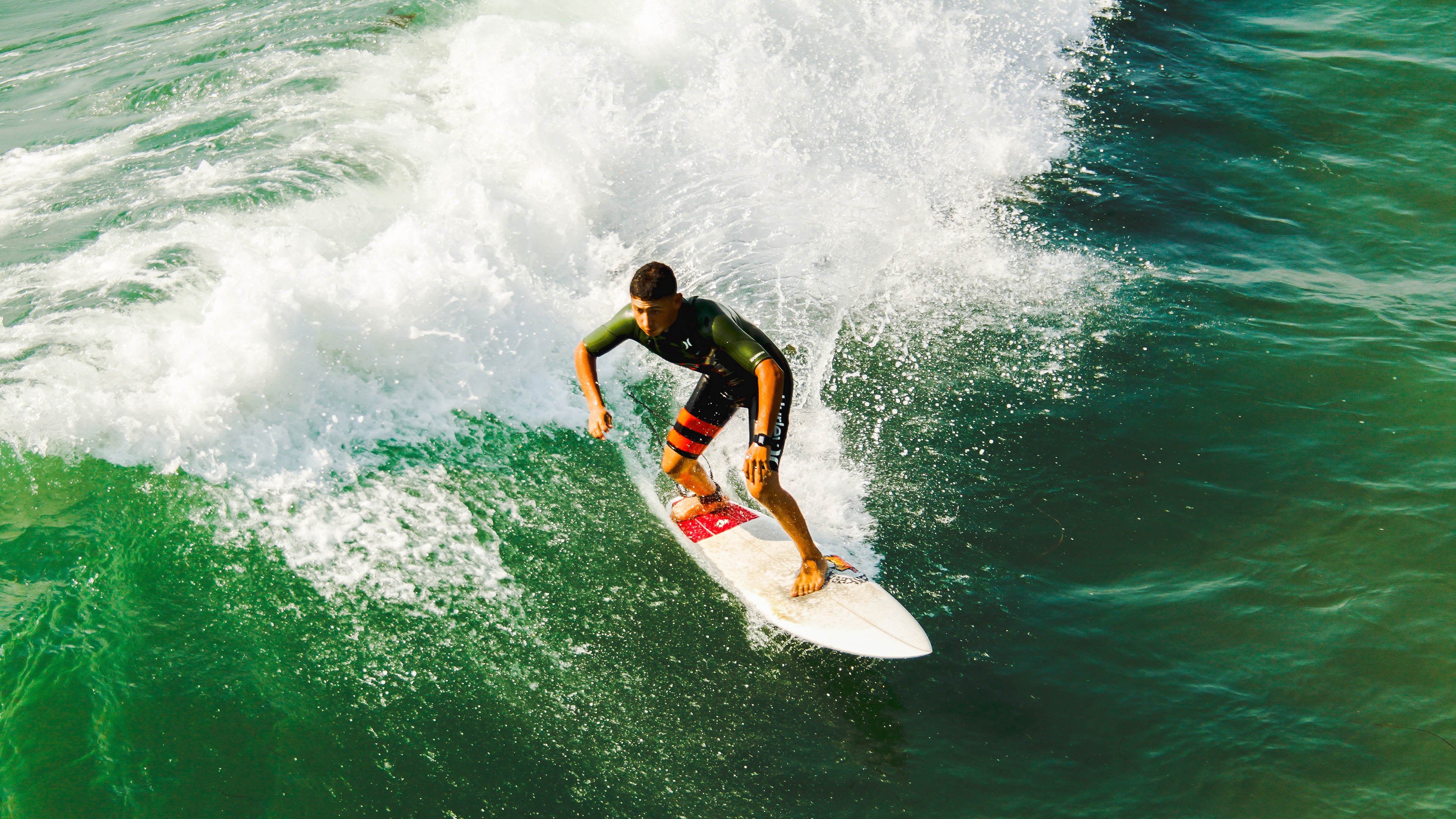 leisu-赛道上的逆袭，皮亚斯特里点燃赛场，雷诺车队险胜红牛二队